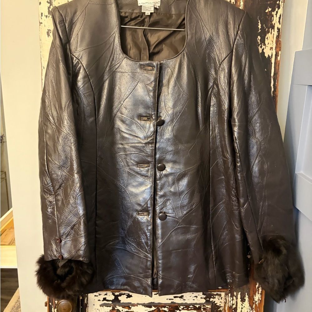Vintage Leather Square Neck Jack With Removable Faux Fur Size 14. Nicely Lined.